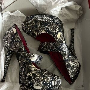 Women's Black and White Skull Pattern Heels